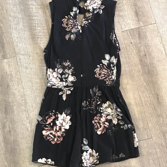 Kendall + Kylie floral jumper/romper size Small - Picture 3 of 5